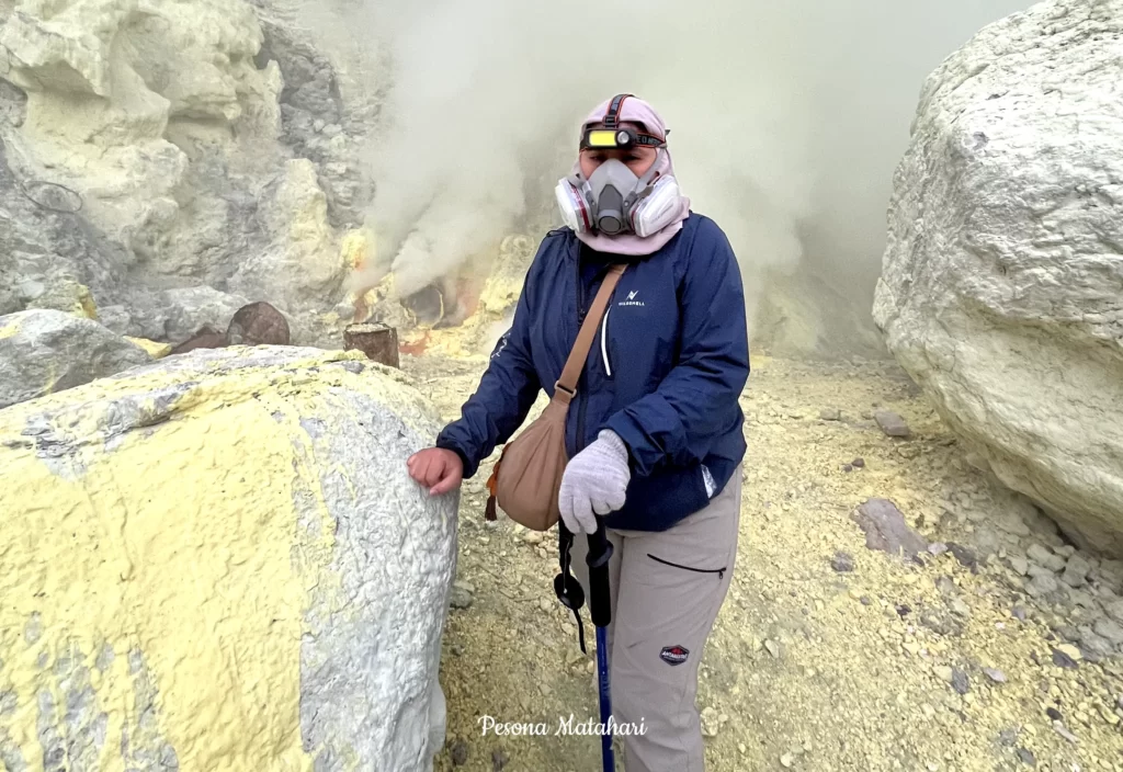 Belerang di Kawah Ijen