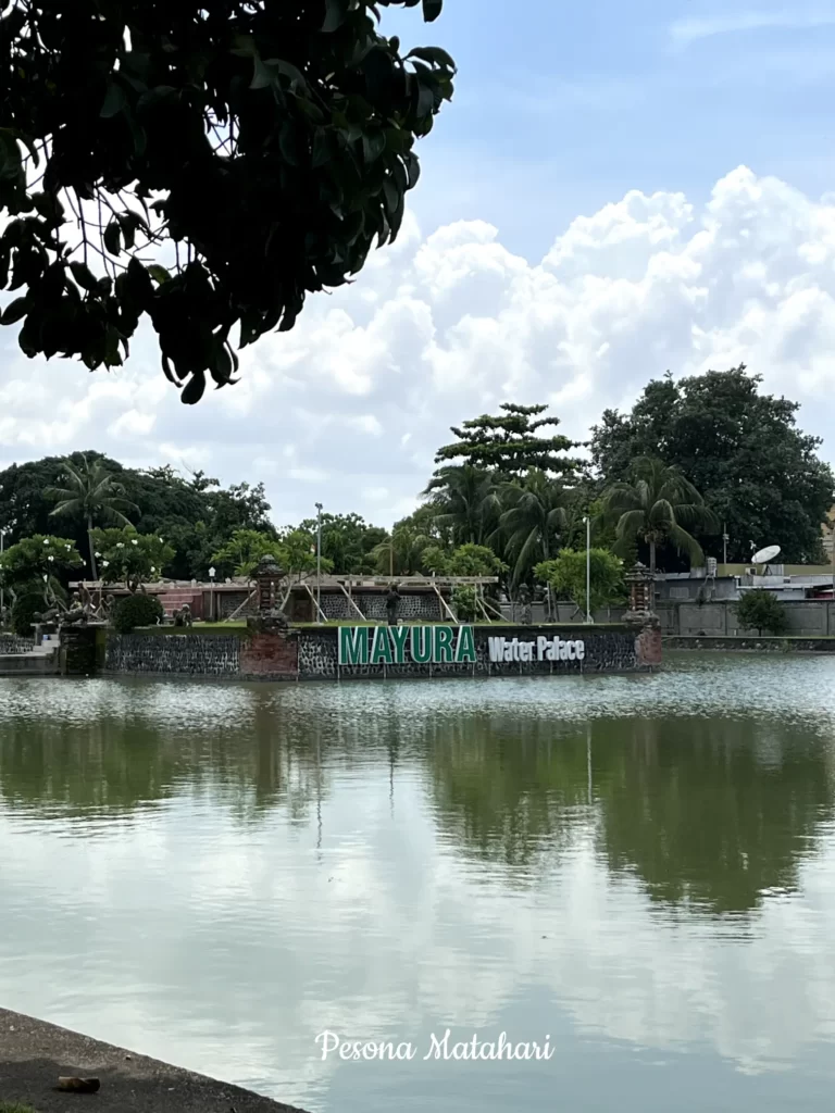 Pura Mayura (Itinerary 1 hari Trip di Lombok untuk Solo traveller)